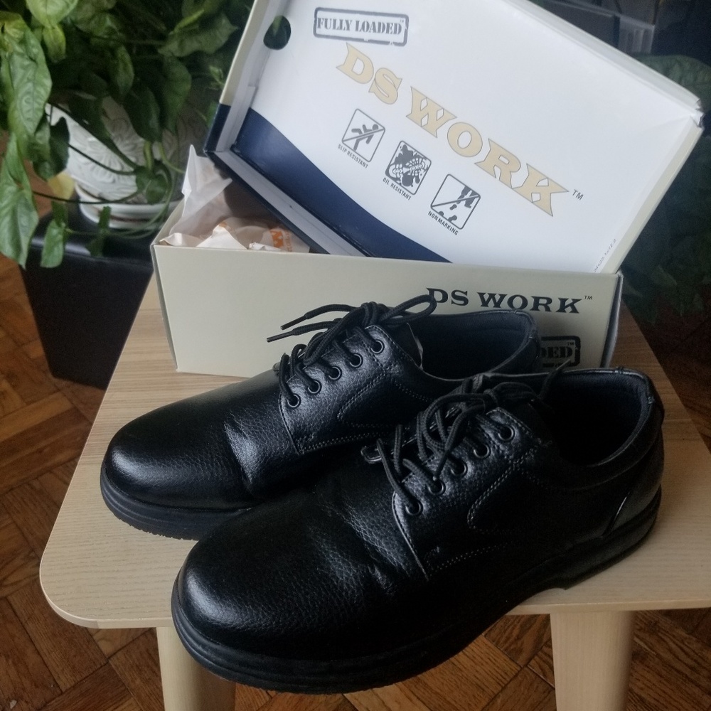 DSW Men's Slip Resistant Shoes